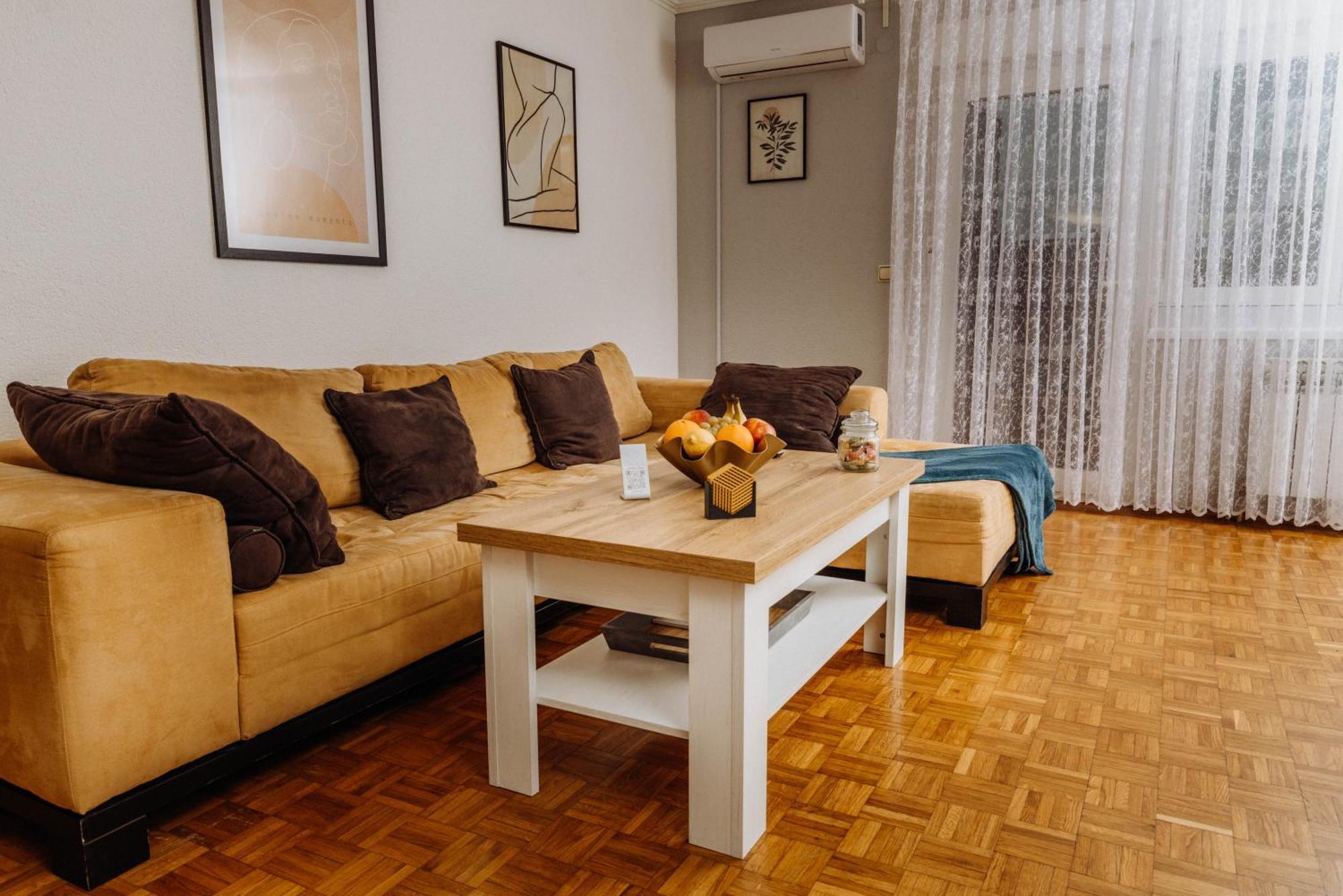Apartman Tihana Vinkovci Exteriör bild