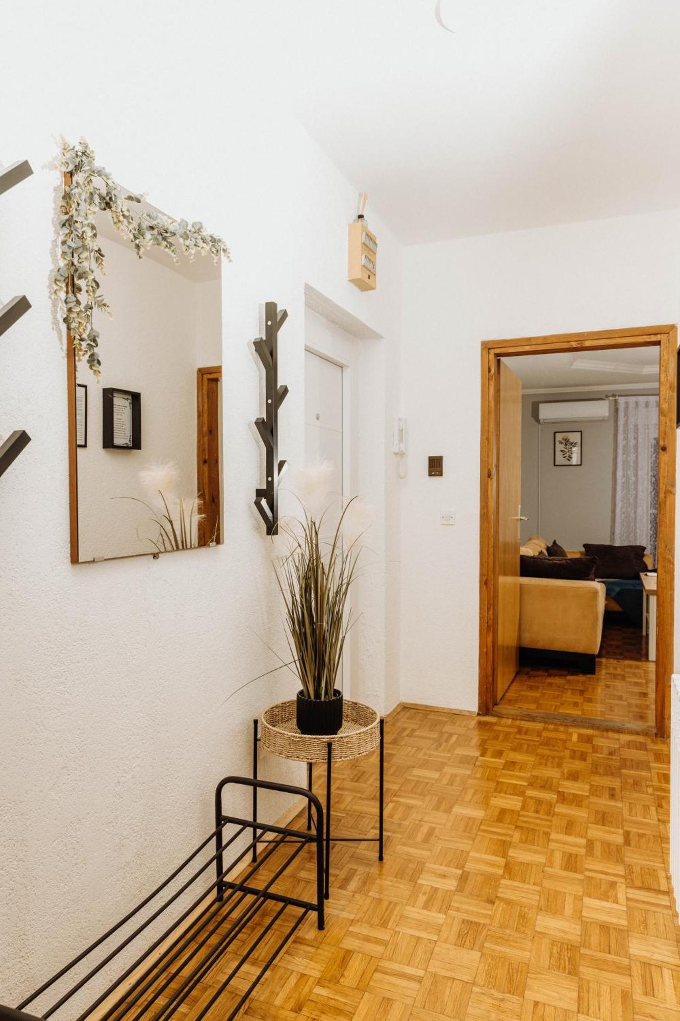 Apartman Tihana Vinkovci Exteriör bild